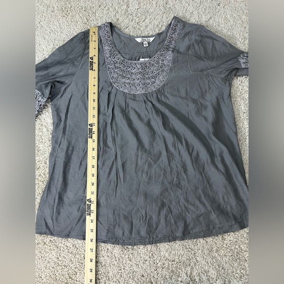 Women's Large Krazy Kat Gray Lace Detail Top NWT - Picture 9 of 9